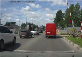 Kleine Verarsche am Bahnübergang