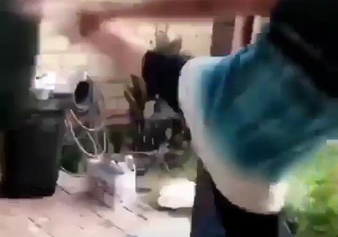 Gegen den Boxsack kicken - FAIL