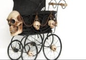 Der Horror-Kinderwagen mit Totenköpfen