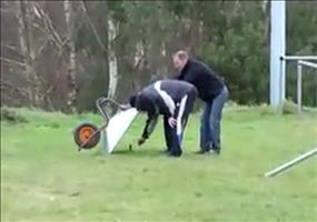 Böller VS Schubkarre 