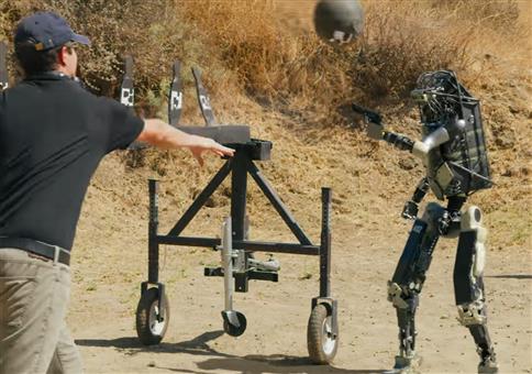 Bosstown Dynamics: Roboter mit Waffe