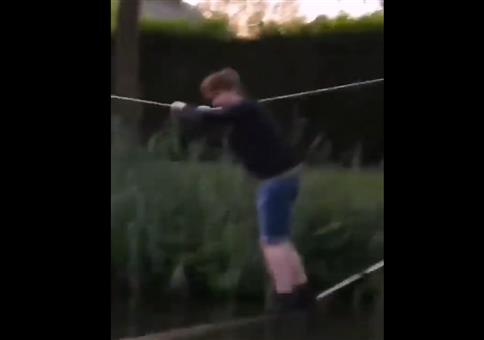 Mit den beiden Seilen übers Wasser