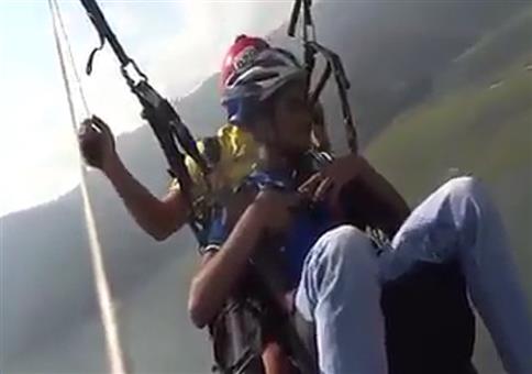 Ordentlich kotzen beim Tandem-Paragliding