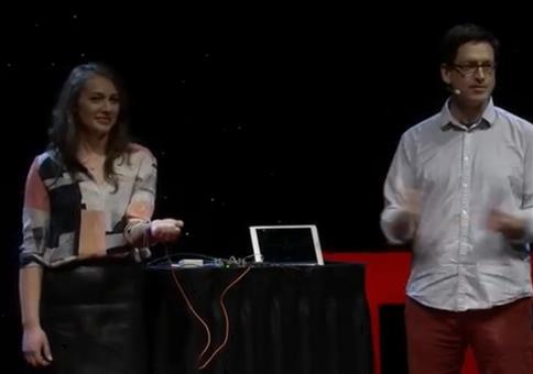 Eine fremde Hand fernsteuern