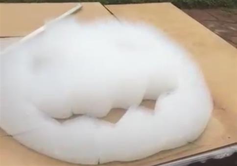 Fliegende Schaumkürbis