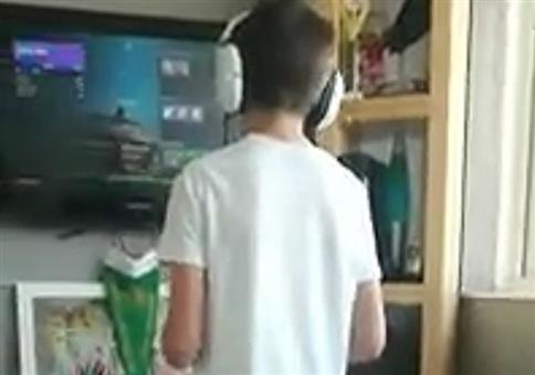 Neulich beim Zocken - Raus Mama!