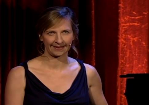 Sarah Hakenberg hat da was am Klavier rausgefunden