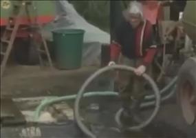 Bauer Herrmann fährt Jauche