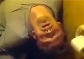 Komasutra - Betrunken auf Toilette