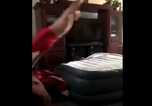 Von der Luftmatratze an die Schrankwand