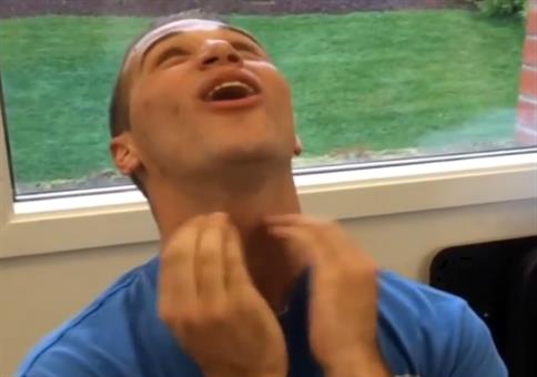 Hummelflug auf dem Kehlkopf