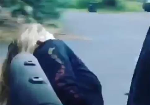 Autoschiebetür und ne Blondine