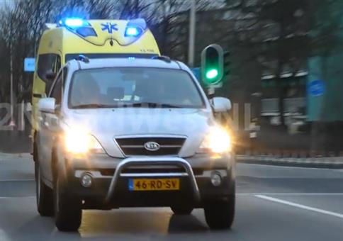 Arschloch vor Rettungswagen