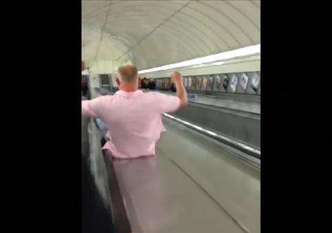 Rolltreppe nehmen oder lieber rutschen?