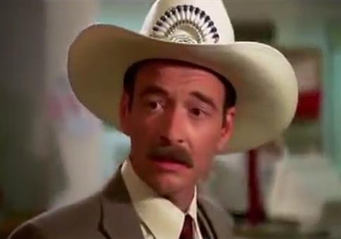 Und nimm dieses lächerliche Ding da ab!