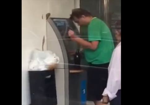 Neulich betrunken am Geldautomaten