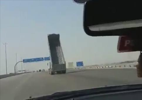 Da hat der Brummifahrer wohl was vergessen