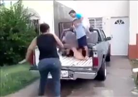 Lässiger Abgang vom Pickup