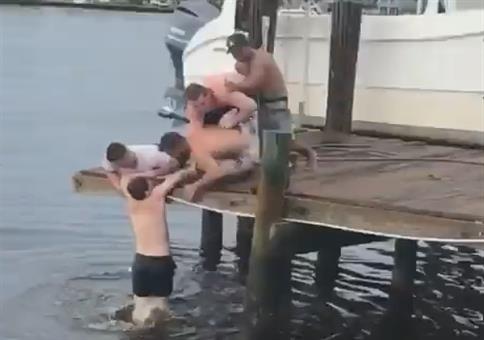 Den Kumpel am Steg retten