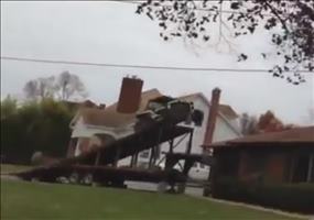 Mit dem Buggy durch den Garten springen