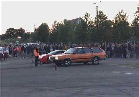 VW Passat 1.9tdi Twin-Turbo VS Ferrari 458