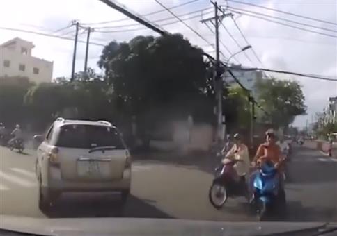 Sorry, hab gerade nen Unfall. Muss Schluss machen.