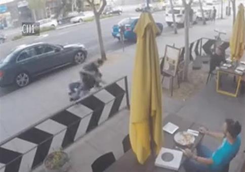 Oh, ich glaube fest daran, dass uns Pizza retten kann!