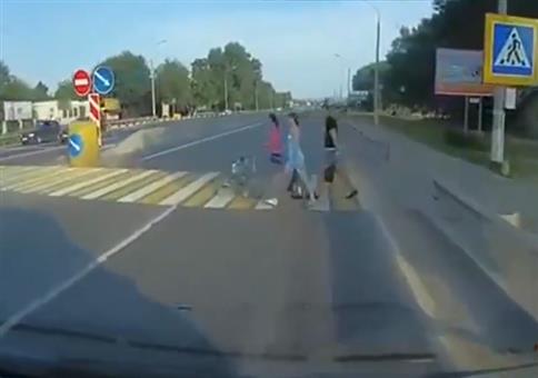 Zweiter Geburtstag am Fußgängerüberweg