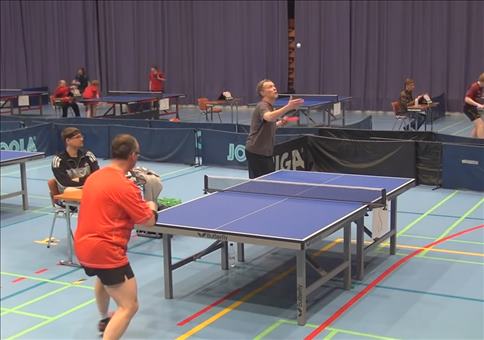 Schöner Trickshot beim Tischtennis