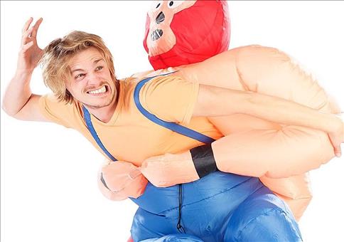 Wrestler im Klammergriff