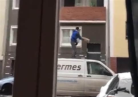 Hermeszustellung direkt auf den Balkon