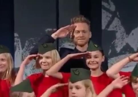 Wie geht der Salut noch gleich?