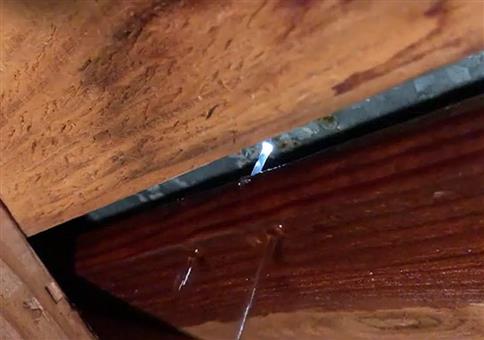 Es tropft durch die Decke