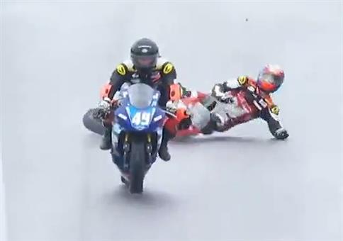 Knapp vorbeigerutscht beim Motorradrennen
