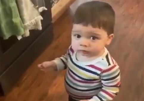 Der Junge und die Mango