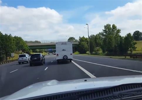 Wenn der Wohnanhänger plötzlch ins Schlingern gerät