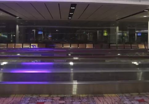 Taucher auf dem Flughafen