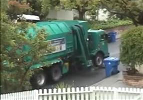 Neulich bei der Müllabfuhr - Defekter Müllwagen