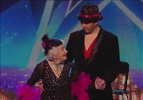 80 jährige Salsa Oma