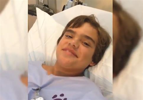 Er hat ein Hundespielzeug verschluckt