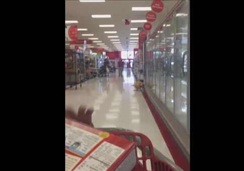 Ganz wichtige Durchsage im Supermarkt