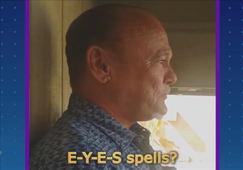 E-Y-E-S buchstabiert