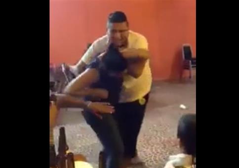 Typische Familienfeier bei Familie Hornoxe