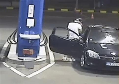 An der Tankstelle ist das Rauchen verboten!