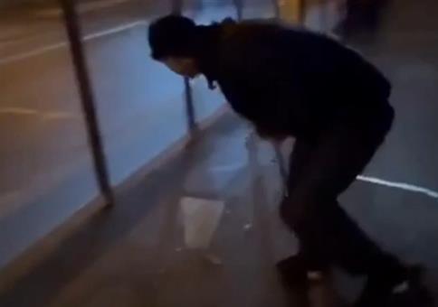 Toller Trick mit dem Roller