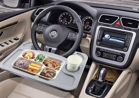 Ganz bequem im Auto snacken