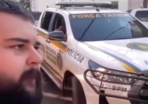 Die Polizeisirene nachahmen