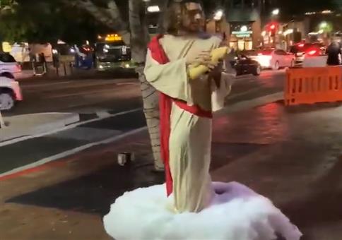 Jesus teilt das Brot