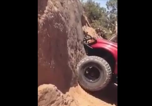 Mit dem Auto die Wand hoch