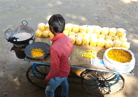 Neulich in Indien: Fryums frittieren ohne Öl